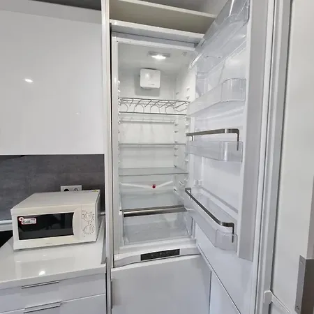 Apartamento T1 Com Piscina, Junto A Praia Da Rocha! Portimao
